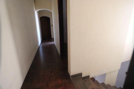 Casa à venda com 180m², 3 quartos e 2 vagasCorredor
