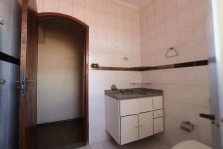 Casa à venda com 180m², 3 quartos e 2 vagasBanheiro
