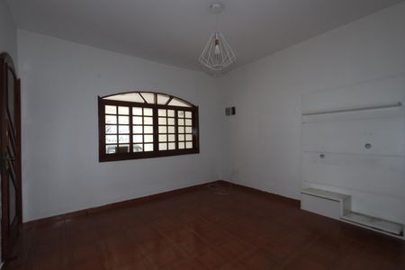 Casa à venda com 180m², 3 quartos e 2 vagasSala