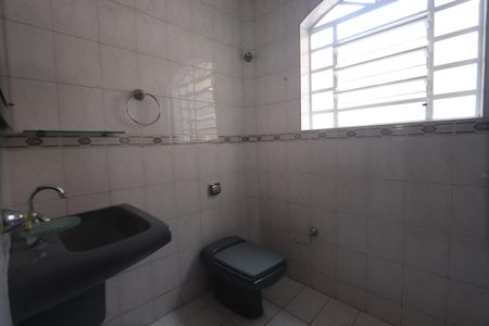 Casa à venda com 180m², 3 quartos e 2 vagasBanheiro de Baixo