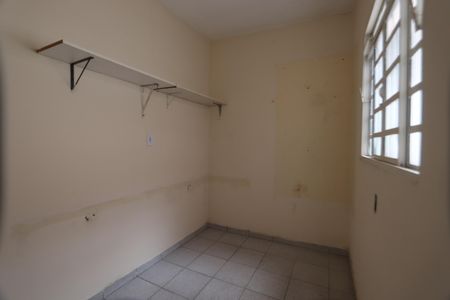 Casa à venda com 180m², 3 quartos e 2 vagasQuarto de Serviço