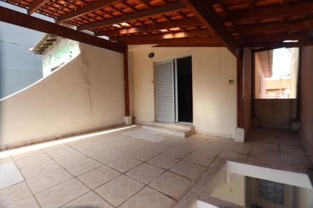 Casa à venda com 180m², 3 quartos e 2 vagasVaranda do Quarto 1