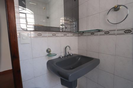 Casa à venda com 180m², 3 quartos e 2 vagasBanheiro de Baixo