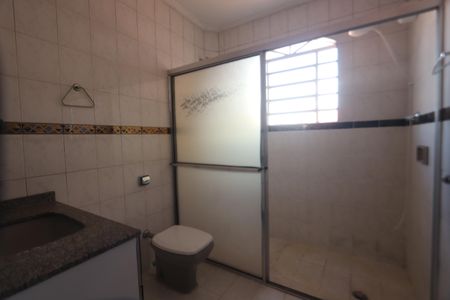 Casa à venda com 180m², 3 quartos e 2 vagasBanheiro
