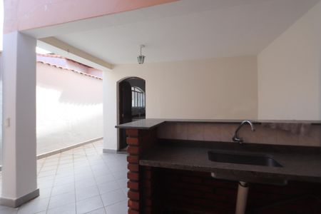 Casa à venda com 180m², 3 quartos e 2 vagasEspaço Lazer