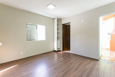 Casa para alugar com 220m², 3 quartos e 2 vagasSuíte