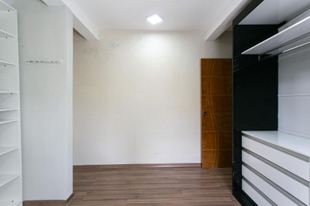 Casa para alugar com 220m², 3 quartos e 2 vagasSuíte