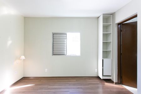 Casa para alugar com 220m², 3 quartos e 2 vagasSuíte