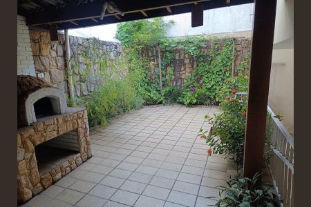 Casa à venda com 256m², 3 quartos e 5 vagasÁrea forno e churrasqueira