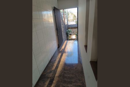Casa à venda com 256m², 3 quartos e 5 vagasCorredor