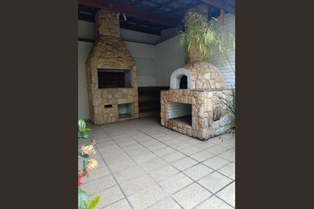 Casa à venda com 256m², 3 quartos e 5 vagasÁrea forno e churrasqueira