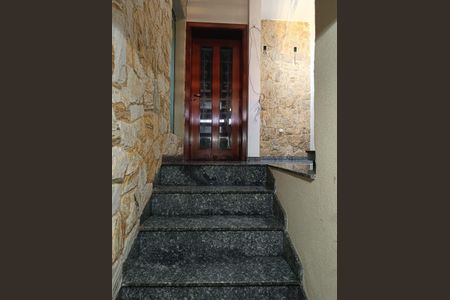 Casa à venda com 256m², 3 quartos e 5 vagasEscada