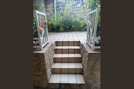 Casa à venda com 256m², 3 quartos e 5 vagasEscada