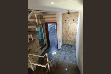 Casa à venda com 256m², 3 quartos e 5 vagasEscada