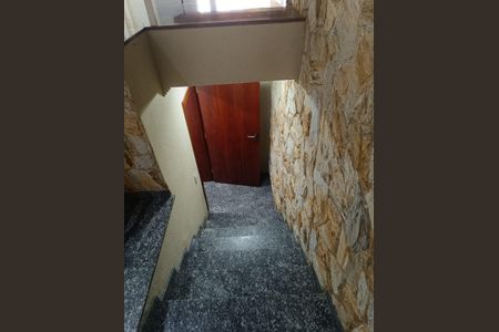 Casa à venda com 256m², 3 quartos e 5 vagasEscada