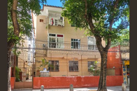 Apartamento à venda com 59m², 2 quartos e sem vaga Apartamento à venda com 59m², 2 quartos e sem vagaFachada e portaria