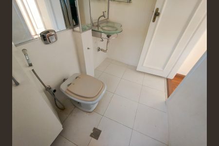 Apartamento à venda com 59m², 2 quartos e sem vaga Apartamento à venda com 59m², 2 quartos e sem vagaBanheiro Corredor
