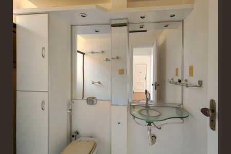 Banheiro Corredor de apartamento à venda com 2 quartos, 59m² em Tijuca, Rio de Janeiro
