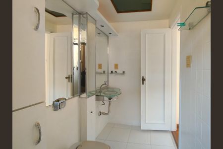 Apartamento à venda com 59m², 2 quartos e sem vaga Apartamento à venda com 59m², 2 quartos e sem vagaBanheiro Corredor