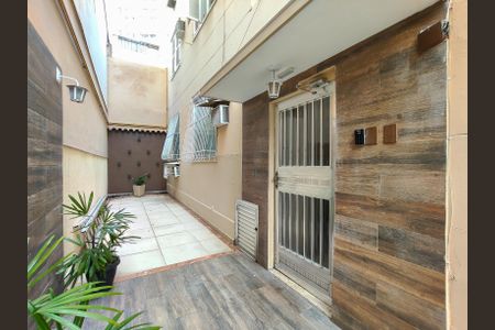 Apartamento à venda com 59m², 2 quartos e sem vaga Apartamento à venda com 59m², 2 quartos e sem vagaFachada e portaria