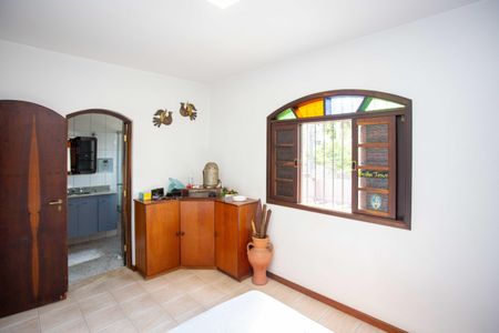 Casa à venda com 230m², 4 quartos e 3 vagasQuarto Suite