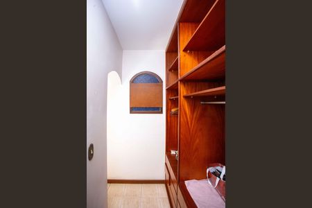 Casa à venda com 230m², 4 quartos e 3 vagasCloset da suíte