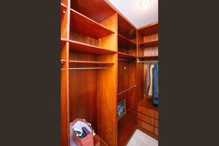 Casa à venda com 230m², 4 quartos e 3 vagasCloset da suíte