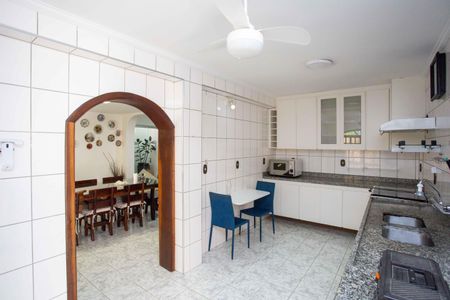 Casa à venda com 230m², 4 quartos e 3 vagasCozinha