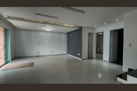 Casa de condomínio para alugar com 200m², 3 quartos e 2 vagas Casa de condomínio para alugar com 200m², 3 quartos e 2 vagasSala