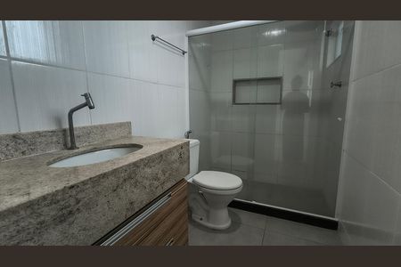 Casa de condomínio para alugar com 200m², 3 quartos e 2 vagas Casa de condomínio para alugar com 200m², 3 quartos e 2 vagasBanheiro da Suíte 3