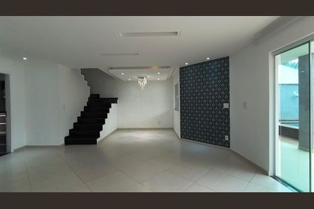 Casa de condomínio para alugar com 200m², 3 quartos e 2 vagas Casa de condomínio para alugar com 200m², 3 quartos e 2 vagasSala