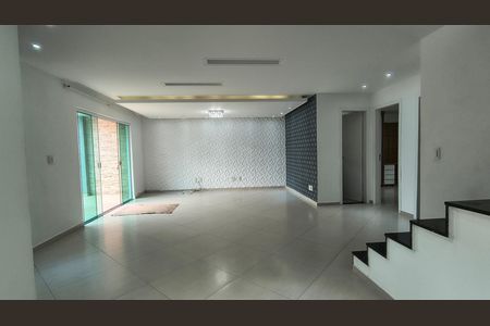Casa de condomínio para alugar com 200m², 3 quartos e 2 vagas Casa de condomínio para alugar com 200m², 3 quartos e 2 vagasSala