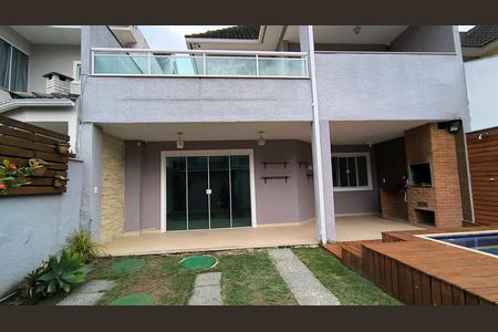 Casa de condomínio para alugar com 200m², 3 quartos e 2 vagas Casa de condomínio para alugar com 200m², 3 quartos e 2 vagasQuintal
