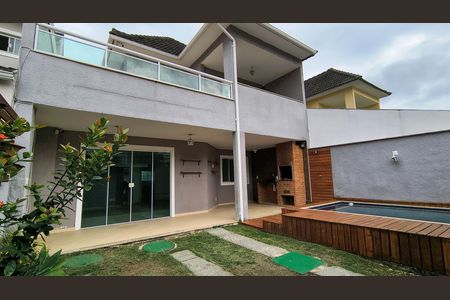 Casa de condomínio para alugar com 200m², 3 quartos e 2 vagas Casa de condomínio para alugar com 200m², 3 quartos e 2 vagasQuintal