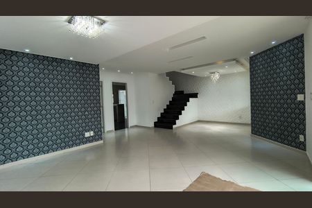 Casa de condomínio para alugar com 200m², 3 quartos e 2 vagas Casa de condomínio para alugar com 200m², 3 quartos e 2 vagasSala