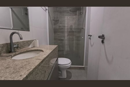 Casa de condomínio para alugar com 200m², 3 quartos e 2 vagas Casa de condomínio para alugar com 200m², 3 quartos e 2 vagasBanheiro da Suíte 1 e Social