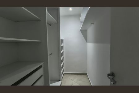 Casa de condomínio para alugar com 200m², 3 quartos e 2 vagas Casa de condomínio para alugar com 200m², 3 quartos e 2 vagasCloset da Suíte 3