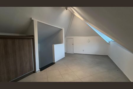 Casa de condomínio para alugar com 200m², 3 quartos e 2 vagas Casa de condomínio para alugar com 200m², 3 quartos e 2 vagasSótão