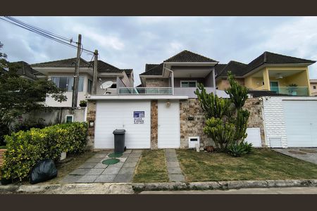 Casa de condomínio para alugar com 200m², 3 quartos e 2 vagas Casa de condomínio para alugar com 200m², 3 quartos e 2 vagasFachada da Casa