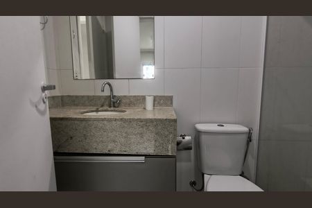 Casa de condomínio para alugar com 200m², 3 quartos e 2 vagas Casa de condomínio para alugar com 200m², 3 quartos e 2 vagasBanheiro da Suíte 1 e Social