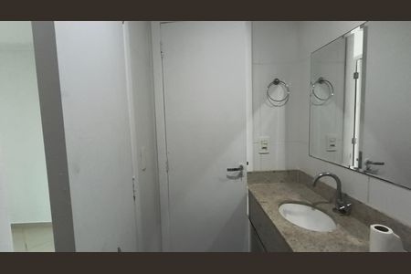 Casa de condomínio para alugar com 200m², 3 quartos e 2 vagas Casa de condomínio para alugar com 200m², 3 quartos e 2 vagasBanheiro da Suíte 1 e Social