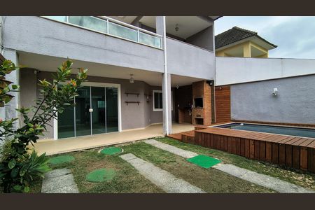 Casa de condomínio para alugar com 200m², 3 quartos e 2 vagas Casa de condomínio para alugar com 200m², 3 quartos e 2 vagasQuintal
