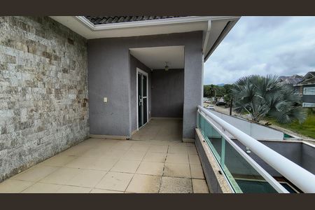 Casa de condomínio para alugar com 200m², 3 quartos e 2 vagas Casa de condomínio para alugar com 200m², 3 quartos e 2 vagasVaranda da Suíte 2