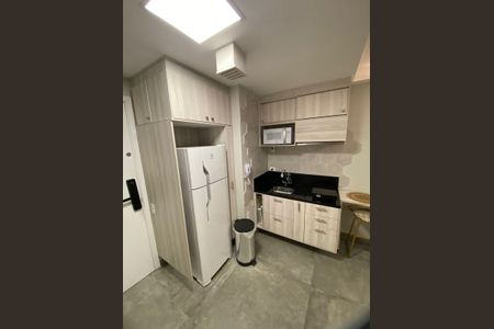 Cozinha de apartamento para alugar com 1 quarto, 30m² em Pinheiros, São Paulo