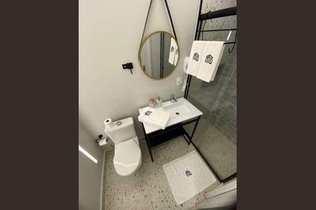 Banheiro de apartamento para alugar com 1 quarto, 30m² em Pinheiros, São Paulo