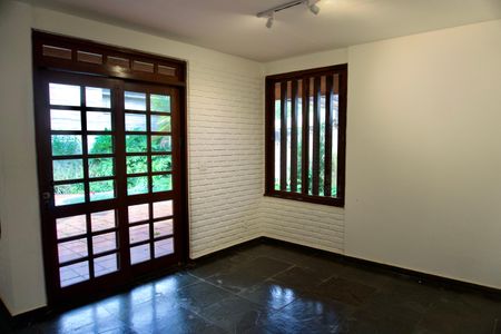 Casa à venda com 275m², 3 quartos e 2 vagasSala