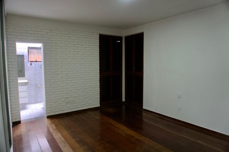 Casa à venda com 275m², 3 quartos e 2 vagasSuíte