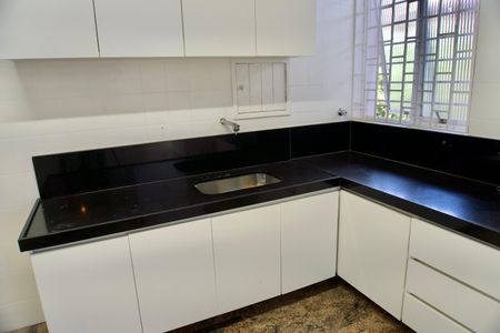 Casa à venda com 275m², 3 quartos e 2 vagasCozinha
