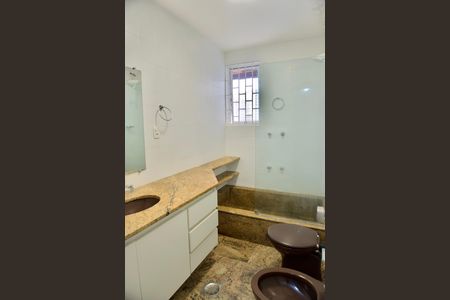 Casa à venda com 275m², 3 quartos e 2 vagasBanheiro