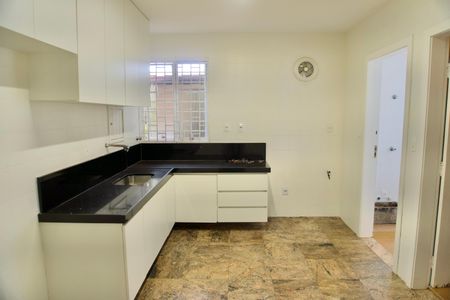 Casa à venda com 275m², 3 quartos e 2 vagasCozinha